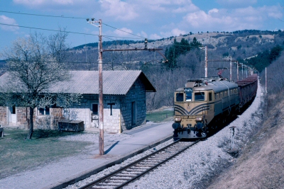 {short description of image}